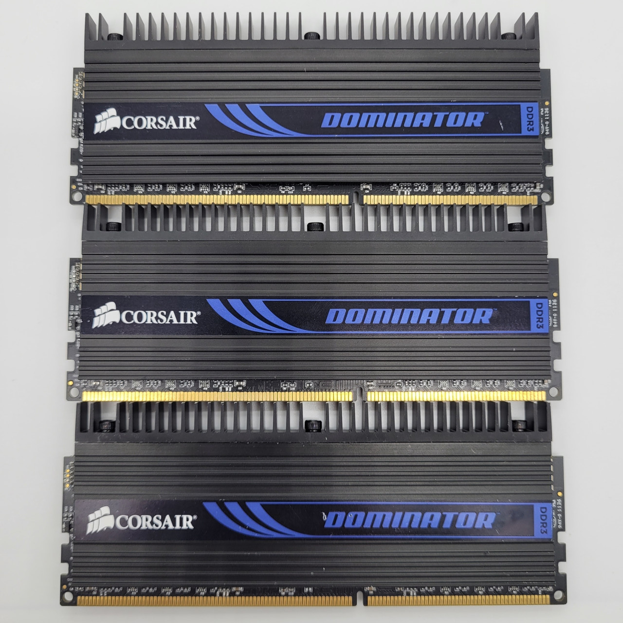 Ігрова оперативна пам'ять Corsair DOMINATOR DDR3 12Gb 1600MHz PC3 12800U 2R8 CL9 (CMP12GX3M3A1600C9) Б/В