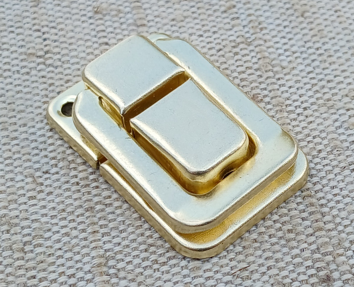 Замок накладний для виробів, колір золото, 38х25мм.