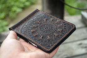 Прижим для грошей шкіряний темно-коричневий з тисненням Сонечко