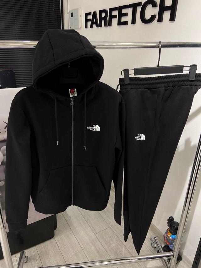 Мужской спортивный костюм The North Face Мужской спортивный костюм The North Face