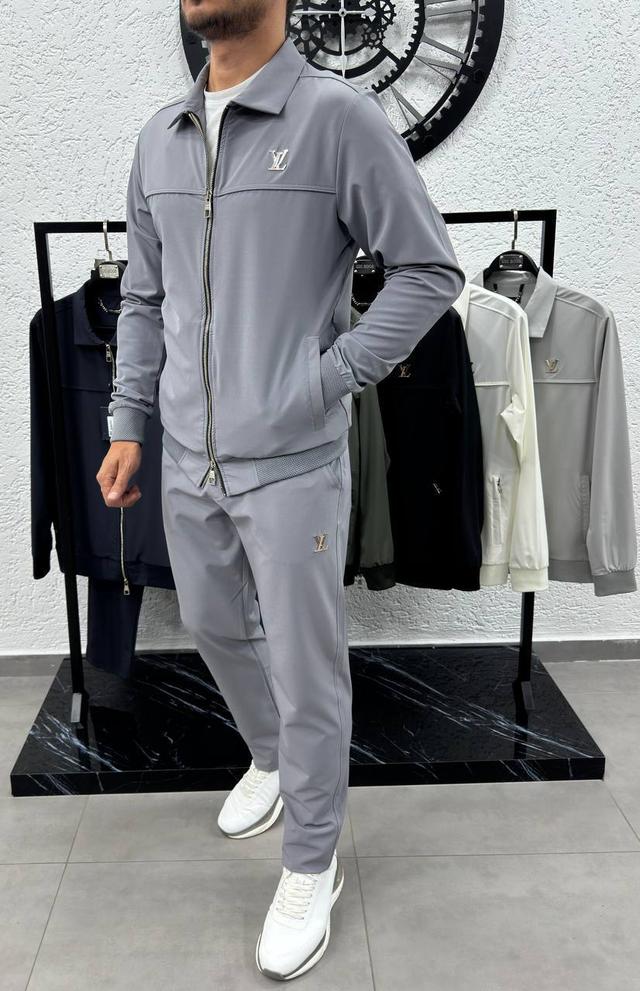 Мужской летний спортивный костюм Louis Vuitton Мужской летний спортивный костюм Louis Vuitton