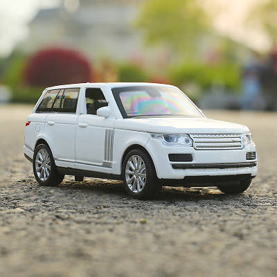 Металева модель машинки Range Rover колекційний автомобіль інерція 1:32 звук підсвічування 3 кольори