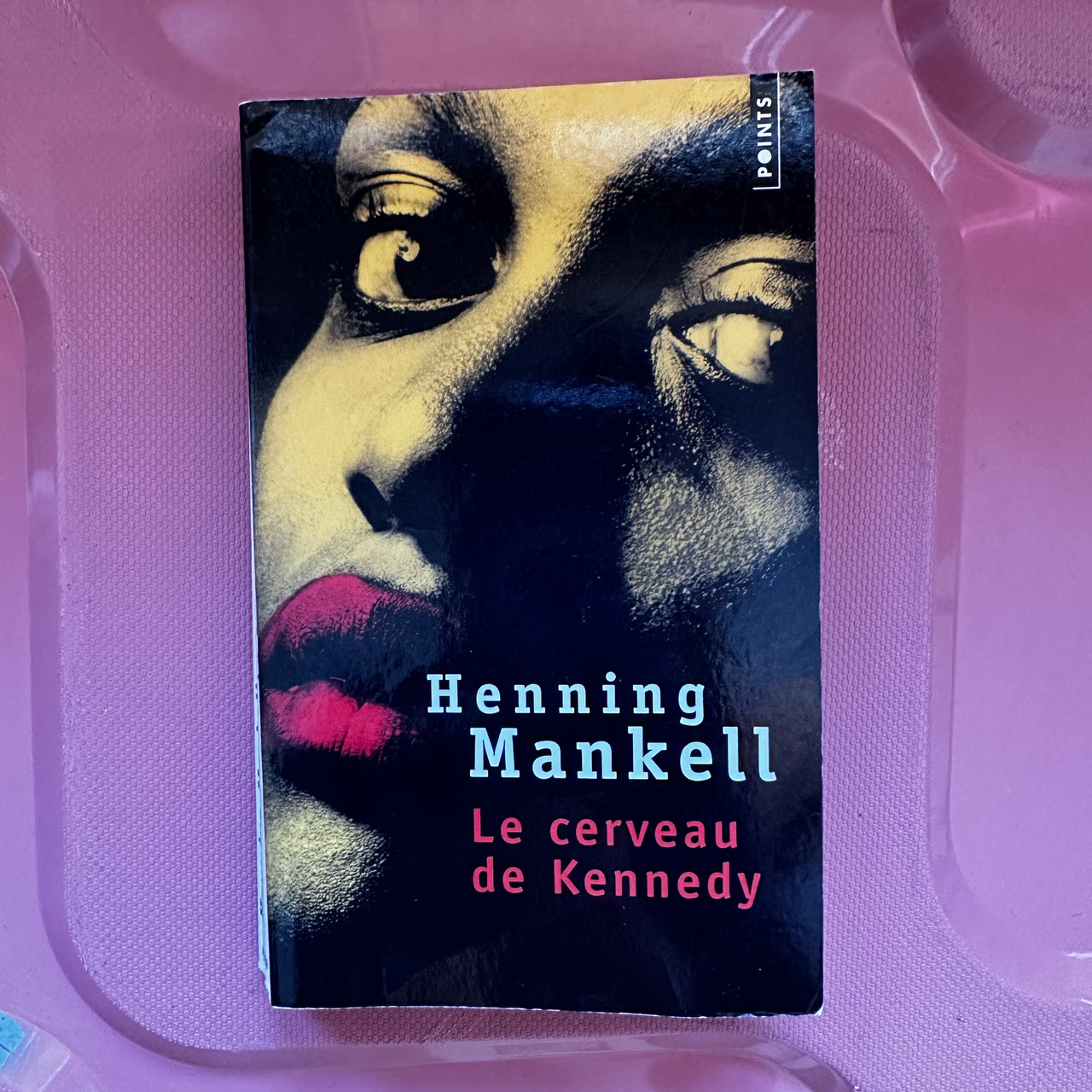 Henning Mankell Le cerveau de Kennedy (роман французькою)