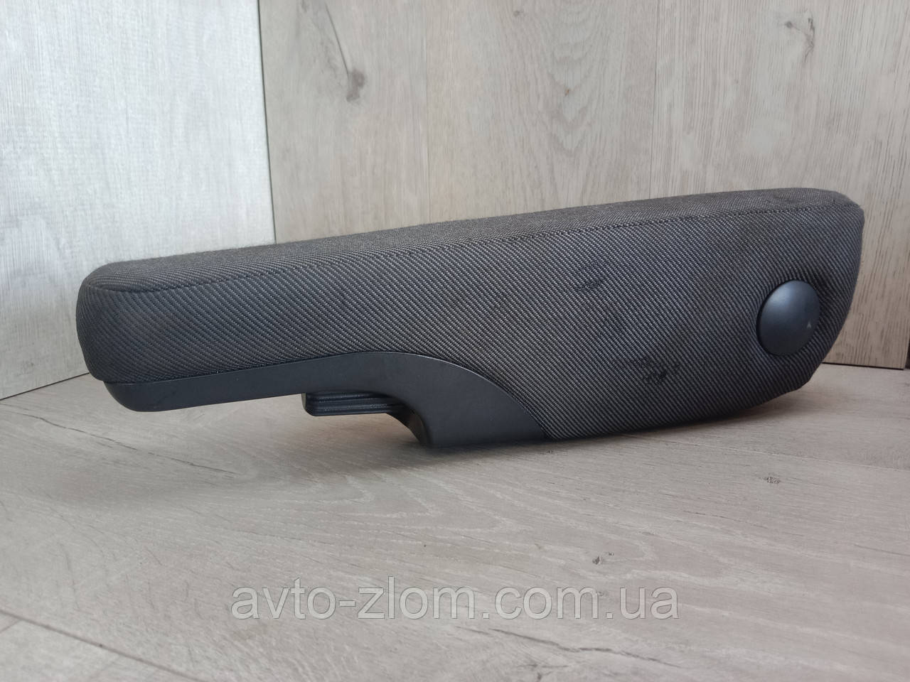 Підлокітник Volkswagen Sharan, Ford Galaxy 1. Шаран, Форд Галаксі. Правий. 7M0881081.