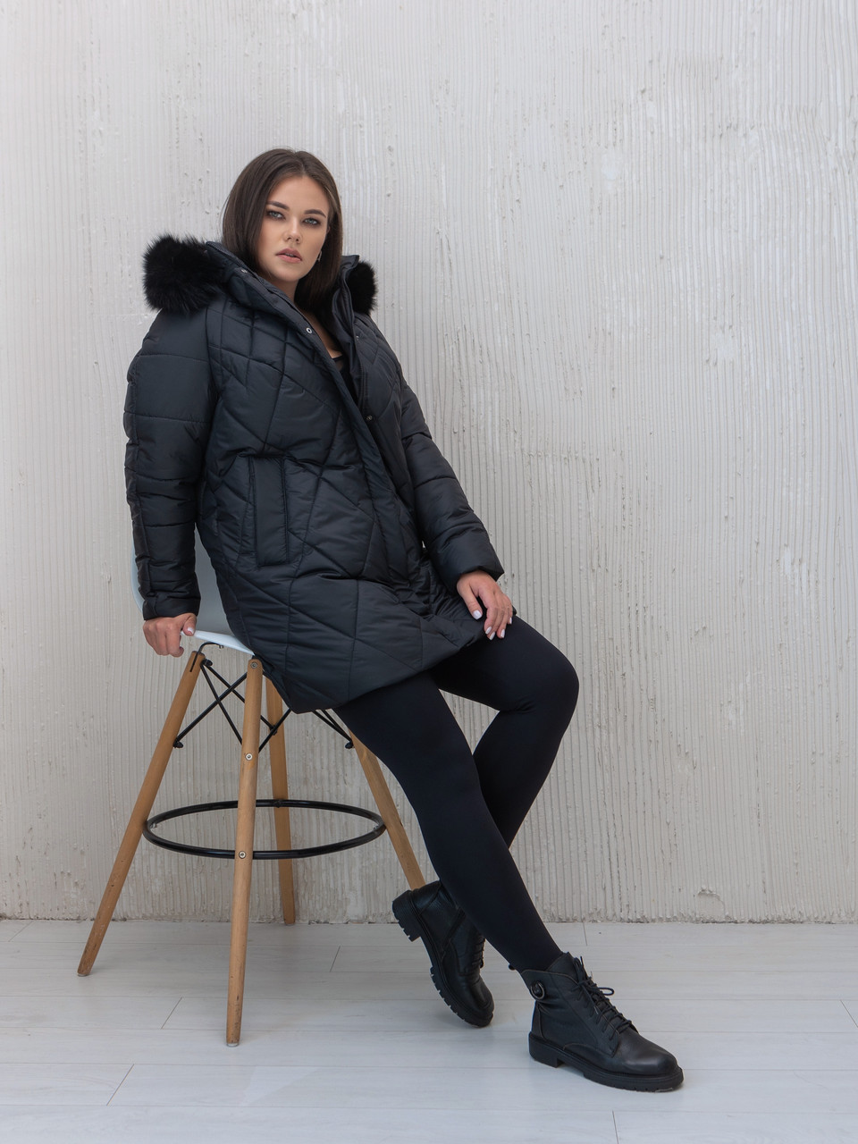 Зимова жіноча чорна куртка пуховик великих розмірів, середня довжина, хутро песець на капюшоні, фото 1