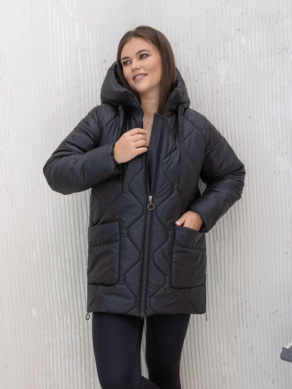 Зимова жіноча зручна чорна куртка пуховик великих розмірів, фото 1