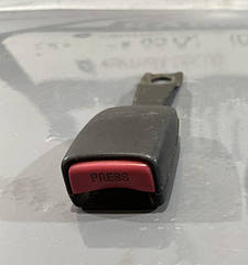 Замок ременя безпеки переднього сидіння Mitsubishi Pajero Wagon 3 2000-2007