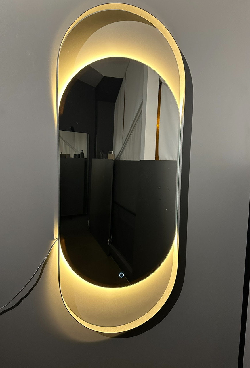 Дзеркало в чорній металевій рамі з різними режимами підсвічування і сенсором мультитач