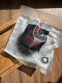 Спонж конняку з бамбуковим вугіллям erborian accessories konjac sponge