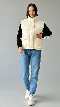 Женская жилетка-накидка без рукавов дутая стильный жилет с наполнителем без капюшона модная молодежная, фото 5