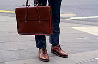 З чим носять коричневі  чоловічі туфлі 