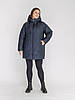 Темно-синій зручний фабричний жіночий пуховик великих розмірів, зимова куртка батал середньої довжини, фото 4