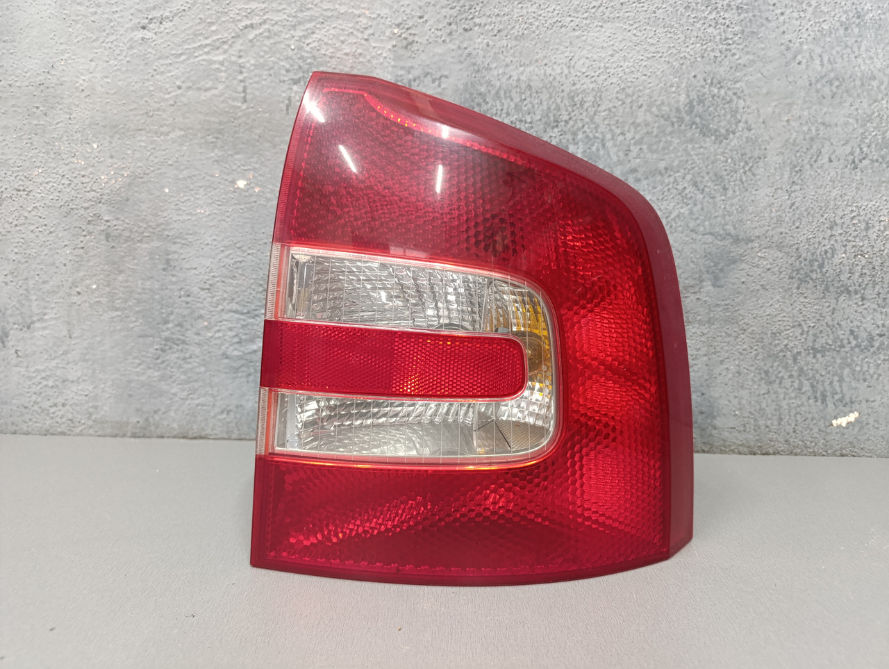 Skoda Octavia A5 2004-2009 Ліхтар правий універсал (має пошкодження скла) 1Z9945096