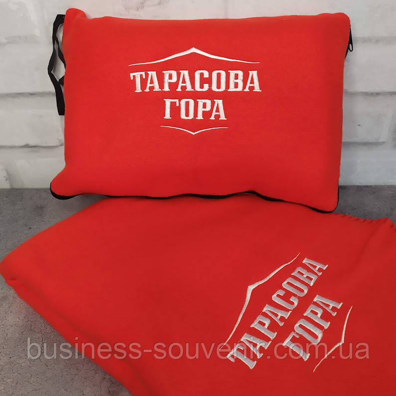 Плед подушка з вишивкою логотипа, фото 1