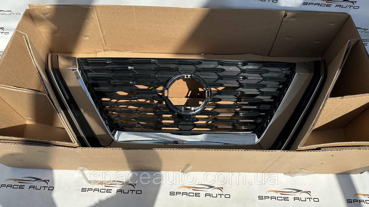 Решетка радиатора Nissan Rogue T33. 2021-2024 год новая оригинал под камеру ( в наличии под камеру и без)