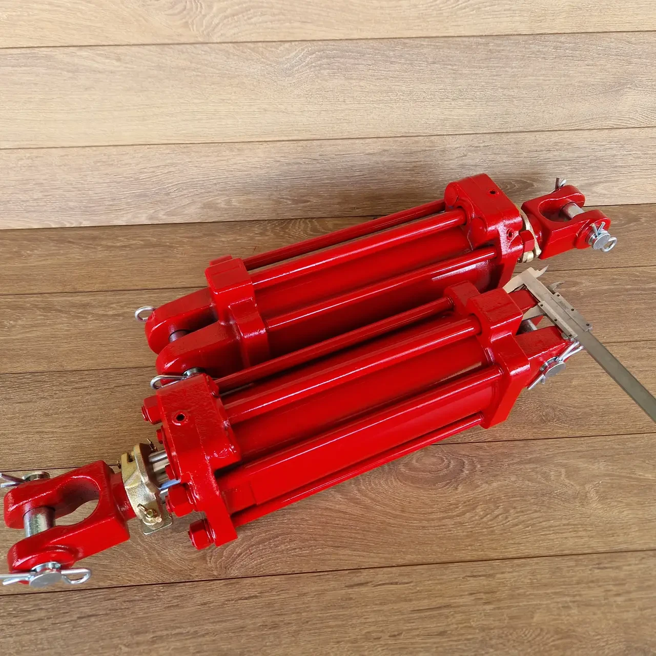 Гідроциліндр старого зразка ГЦ 100х40х200.515 з пальцями