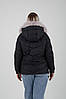 Чорна зимова жіноча тепла куртка з рожевим хутром на капюшоні, фото 5
