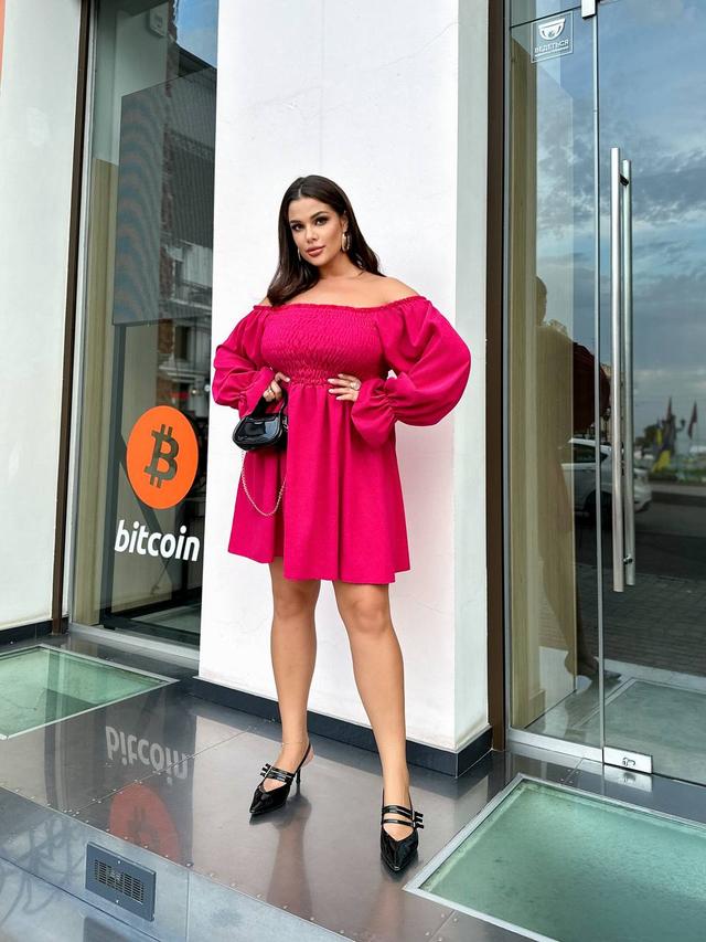 Купити жіночу сукню