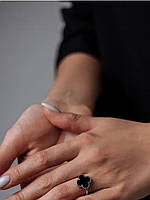 Срібне кільце-клевер із оніксом