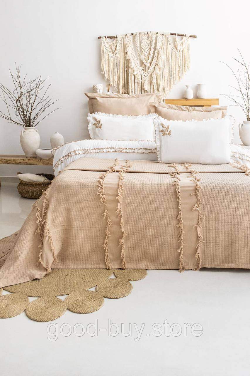Постільна білизна з вишивкою і піке Saheser Brianna beige євро 200х220