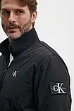 AllOriginal com ua Куртка-бомбер Calvin Klein Jeans чоловіча колір чорний перехідна J30J325592 РОЗМІРИ, фото 5