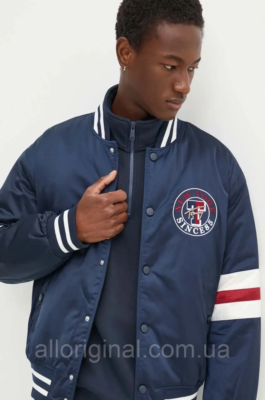AllOriginal com ua Куртка-бомбер Tommy Jeans чоловіча колір синій зимова DM0DM18897 РОЗМІРИ ЗАПИТУЙТЕ