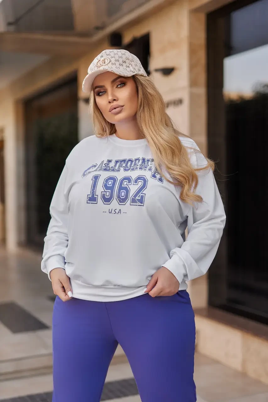 Весняно-осінній жіночий спортивний костюм двійка з білою кофтою і фіолетові штани з кишенями