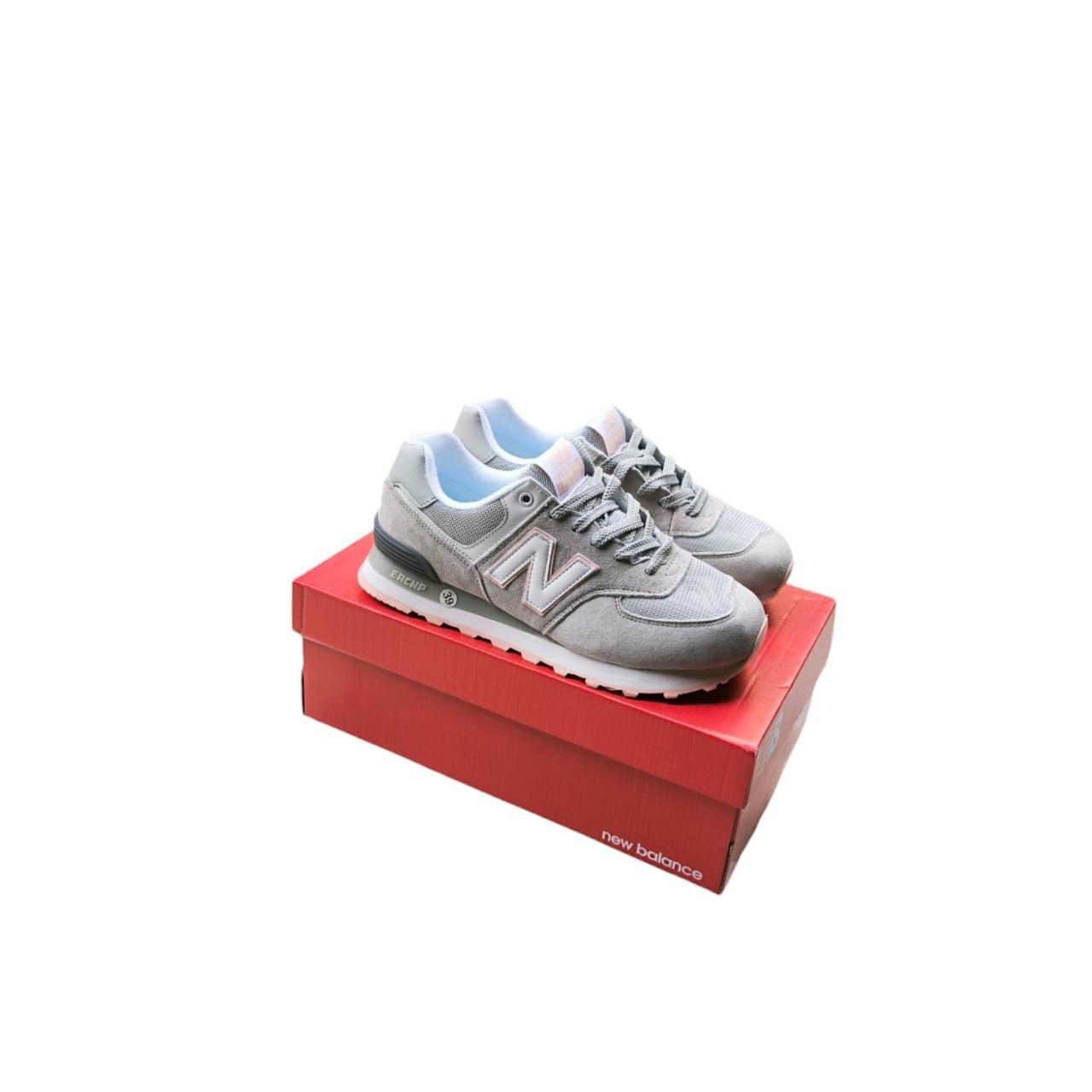 Жіночі кросівки New Balance 574 Grey Pink (Сірі з рожевим) Взуття Нью Баланс натуральна замша текстиль демісезон