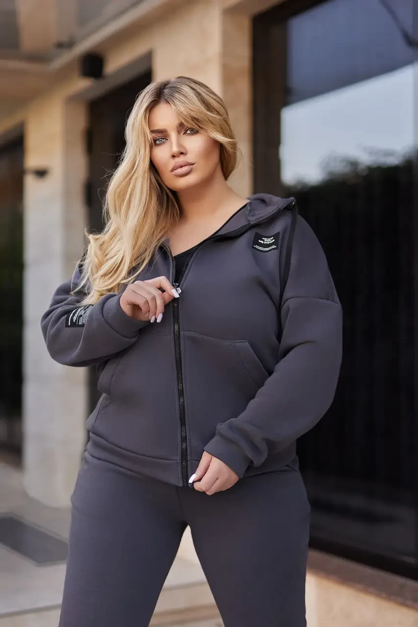 Спортивний жіночий костюм сірого кольору кофта на блискавці та штани на флісі з кишенями