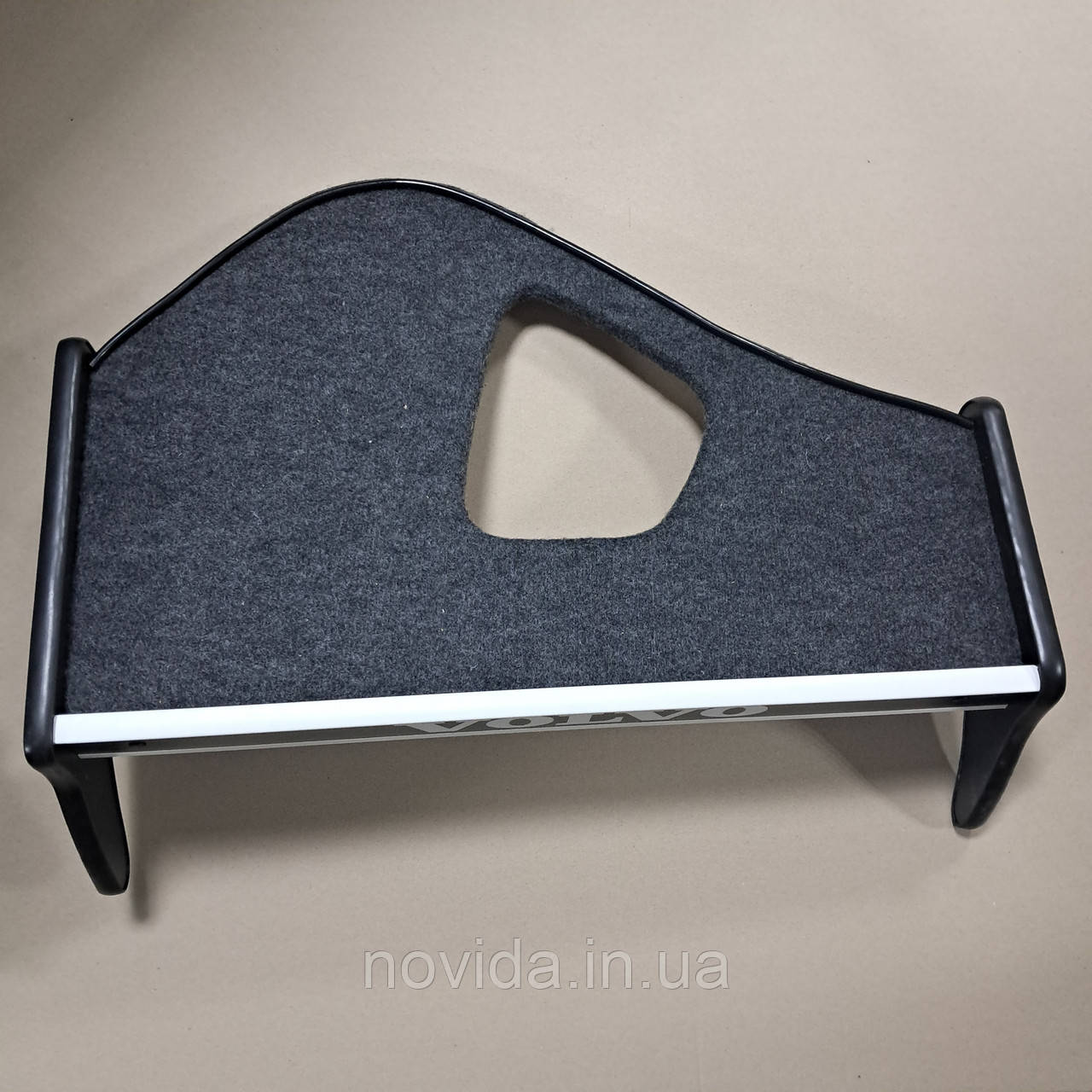 Полиця на торпеду коротка (полочка на панель) Volvo FH 2002