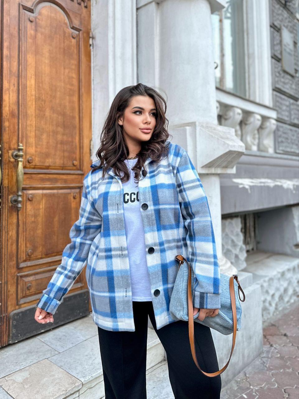 Тепла сорочка в клітинку Oversize у блакитному кольорі