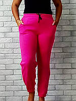 Женские теплые спортивные штаны оптом с карманами низ на резинке цвет малиновый р.46 48 50 52 54 56