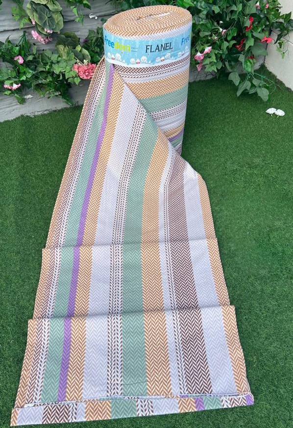 Бавовняна тканина для постільної білизни Фланель (байка) 240 см бежева набивна в кольорову смужку, рулон 25 м