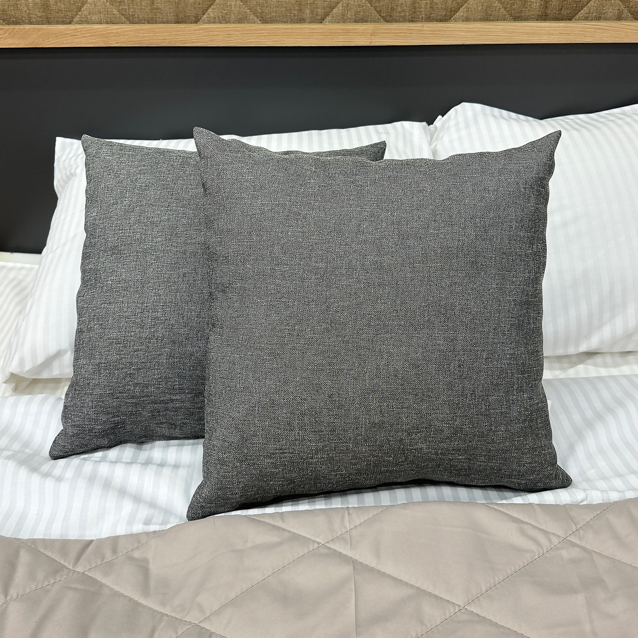 Подушка (40x40х11 см) декоративна Decorator Sawana, колір сірий (84-055), фото 1