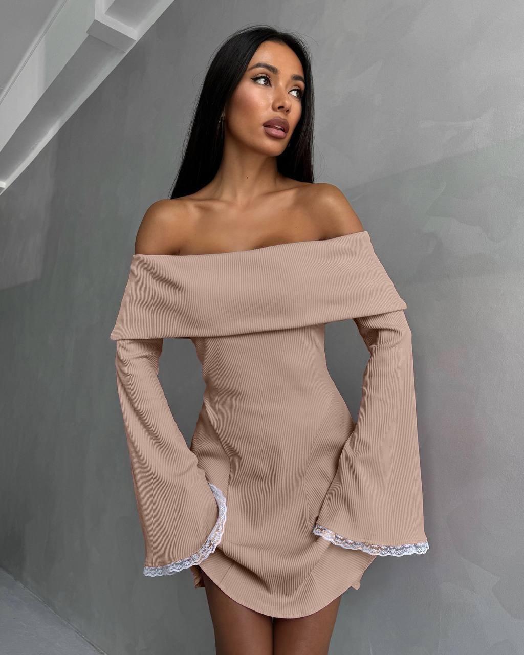 Коротке плаття з відкритими плечима та широкими рукавами, прикрашеними гіпюром (р. 42-46) 2PL5828, фото 1