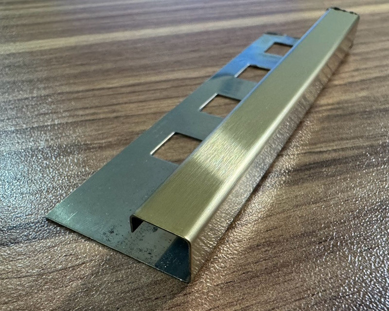 Кутовий торцевий квадратний профіль 10 мм з нержавіючої сталі для плитки, довжина 2,7м Золото браш