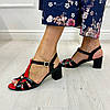 Босоніжки жіночі лакові на стійкому каблучку, колір чорний/червоний., фото 2