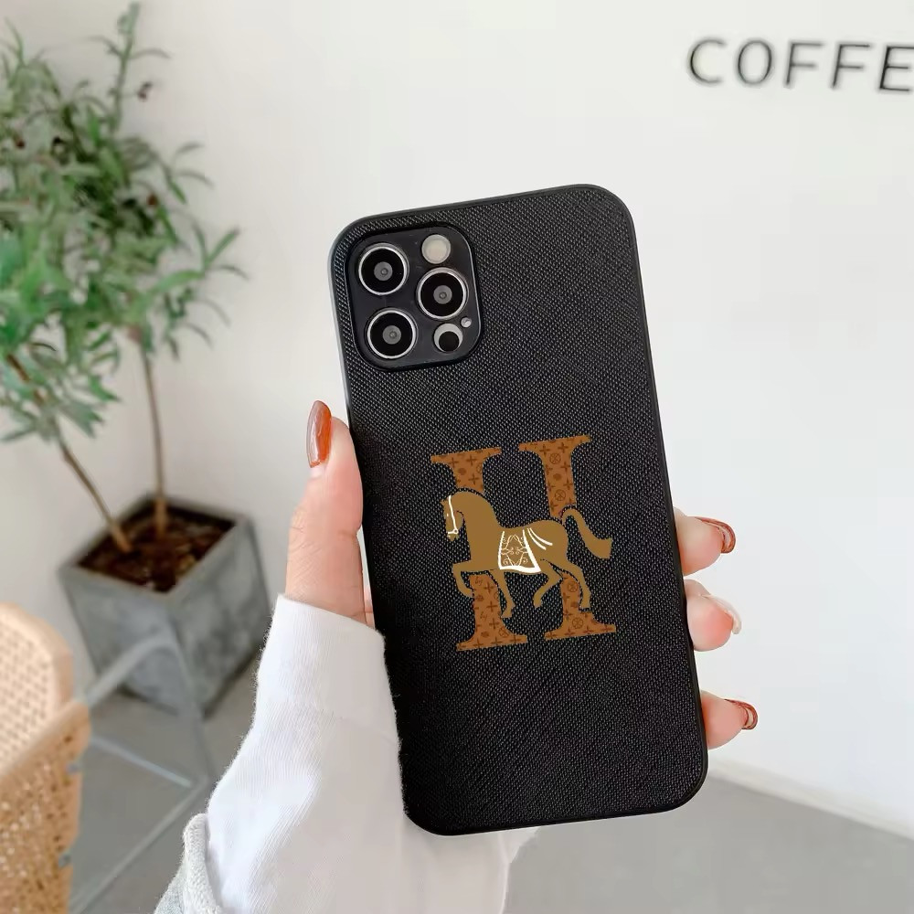 Чохол для IPhone 15 Pro шкіра+силікон Нerme...s чорний