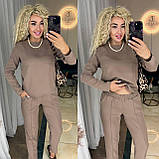 Кавовий жіночий костюм: кофта та звужені штани, фото 2