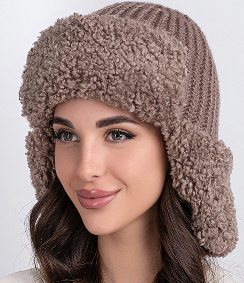 Стильна жіноча вушанка «Еліна» із вовняної пряжі букле у кольорі капучино., фото 1