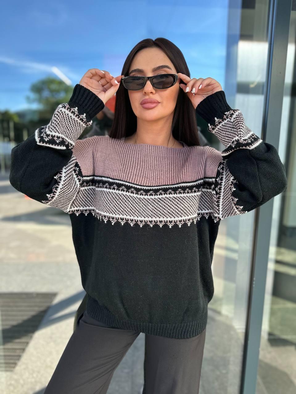 Стильний жіночий теплий светр із візерунком напіввовна