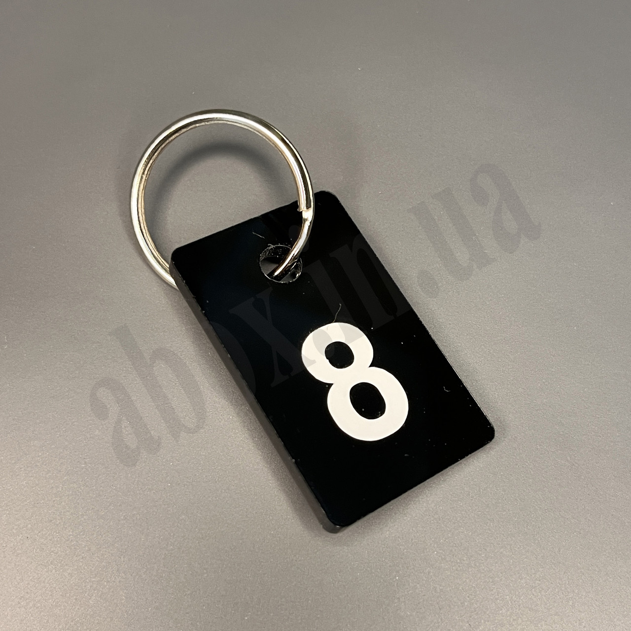 Комплект: гардеробний чорний брелок з кільцем