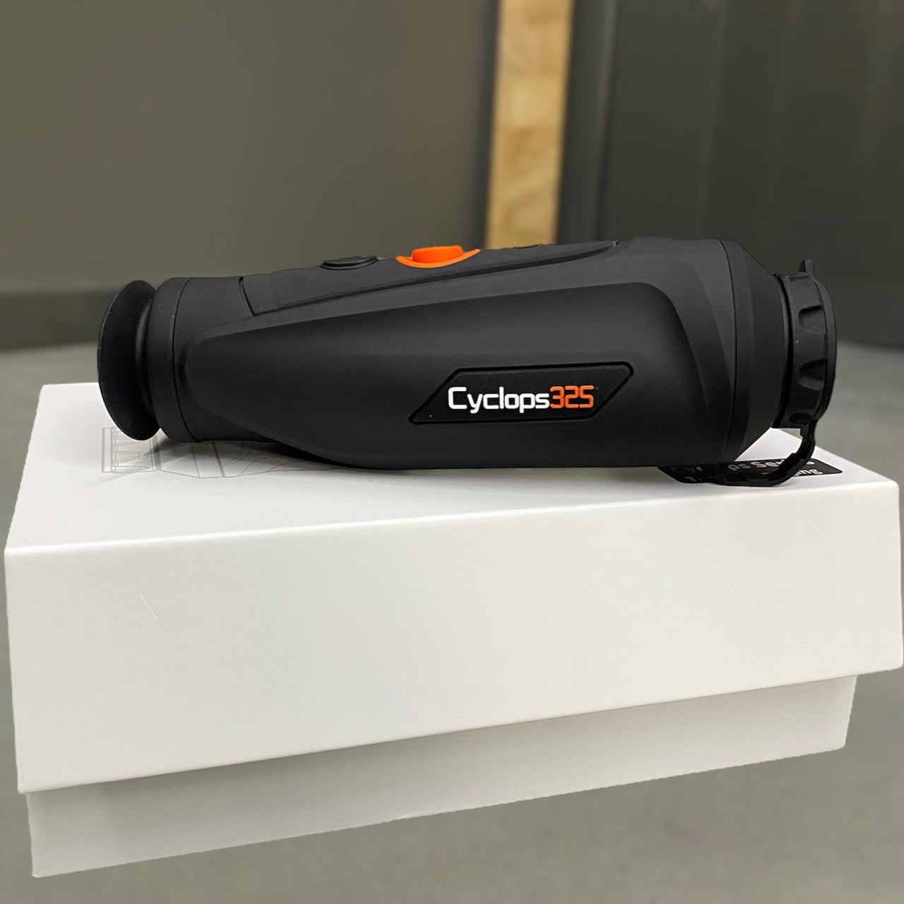 Тепловізор ThermTec Cyclops 325, сенсор 384х288, дисплей 1024x768, AI-режим оцінки дистанції, двосторонній Wi-Fi