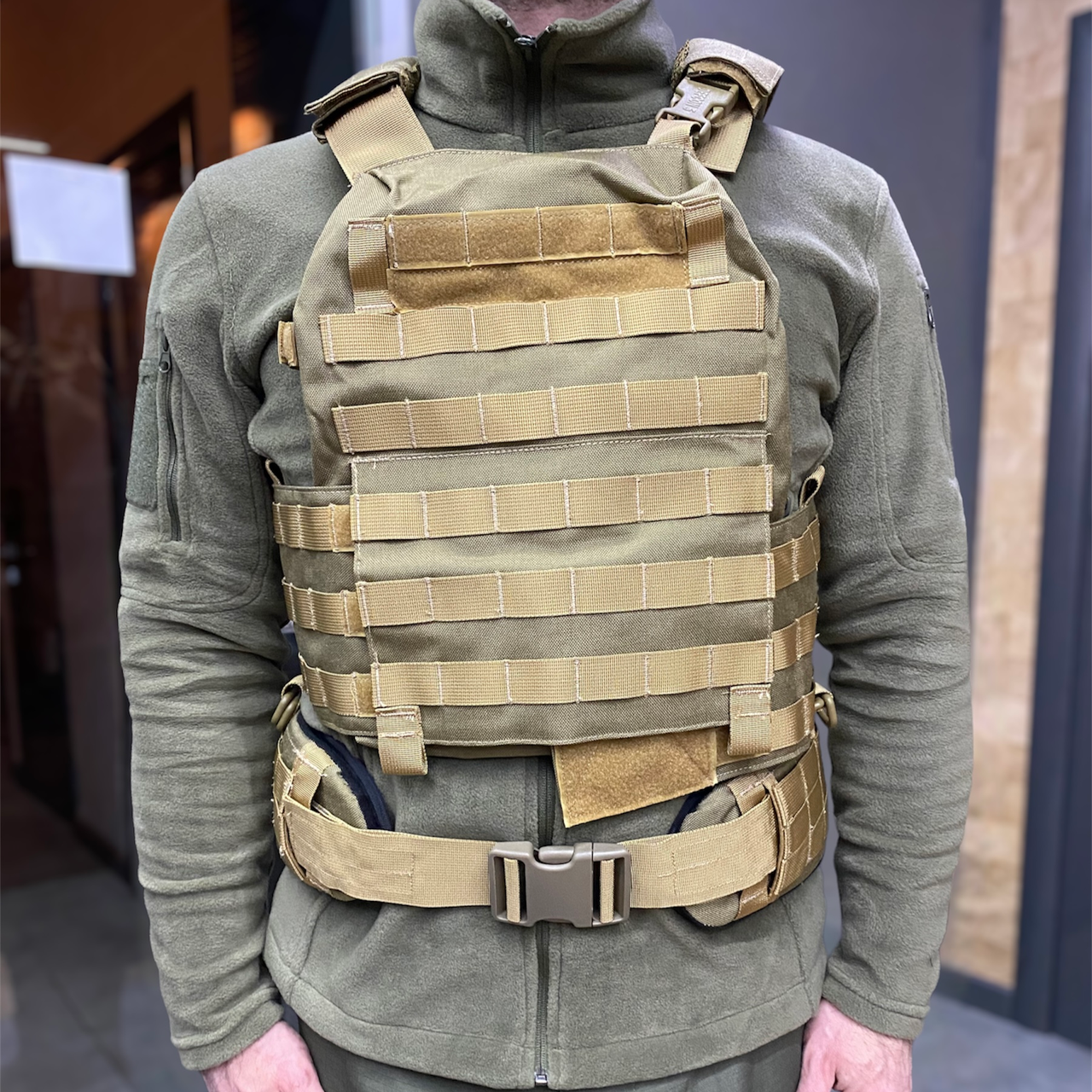 Плитоноска з Моллі, евакуаційна петля та пояс розвантажувальний, Defcon 5 Carrier Vest, Койот, plate carrier molle