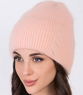 Жіноча зимова шапка «Міланія» з ніжної вовняної ангорової пряжі в кольорі персик.