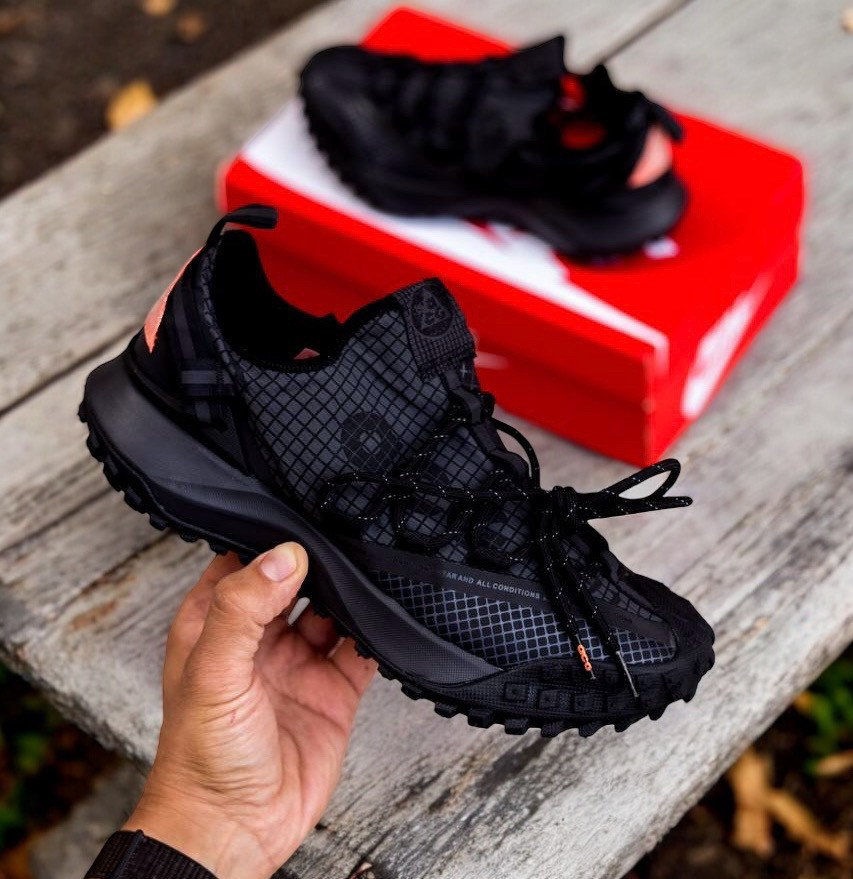 Чоловічі кросівки Nike ACG Mountain Fly Low “Anthracite” теплі осінь-зима високі чорні. Фото наживо