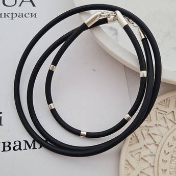 Комплект срібний чорний з каучуку кольє та браслет зі срібними вставками