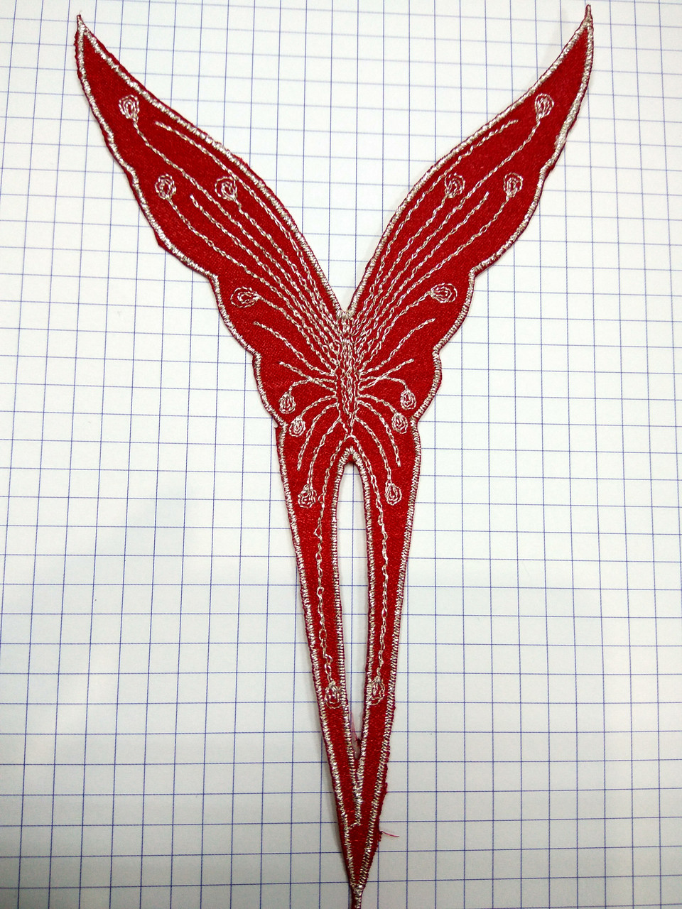 Червоний метелик аплікація клейова вишивка на тканинній основі вишивка сріблом клеїться праскою 