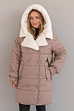 Коричнева жіноча зимова куртка оверсайз Фрея в розмірах 44-54, фото 2