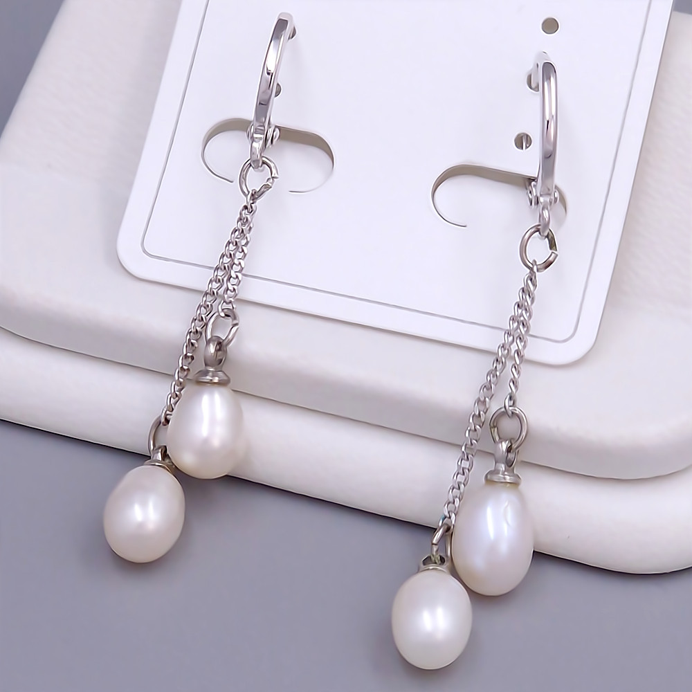 Сережки XР. Родій. Камені: річкові перли. Довжина: 54 мм. Ширина: 6 мм.